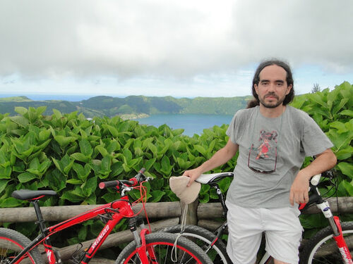 Ignacio Vidal with a bike over Sete Cidades